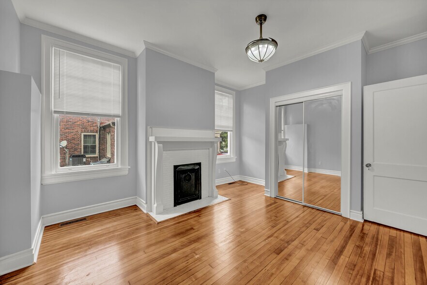 More Photos Of 8 S 7th St, Wilmington Office For Sale