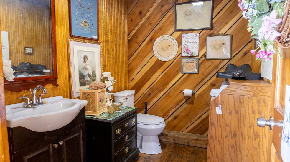 More Photos Of 18109 Main St, Woodbury Storefront Retail Office For Sale