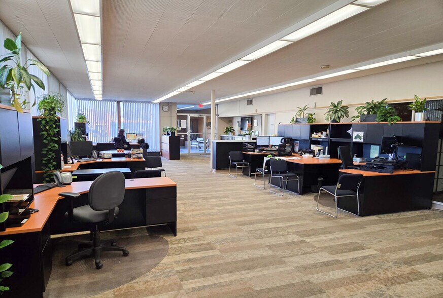 More Photos Of 66 Granby St, Bloomfield Manufacturing For Sale