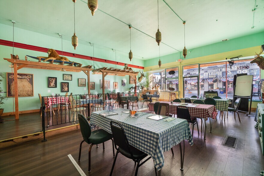 More Photos Of 204 Main Ave, Tillamook Storefront For Sale