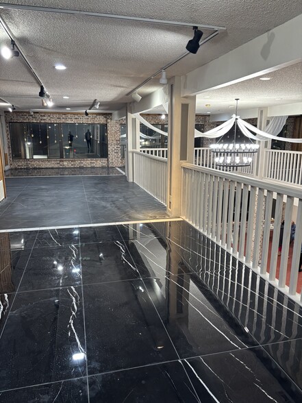 More Photos Of 4322 E 11th St, Tulsa Freestanding For Lease