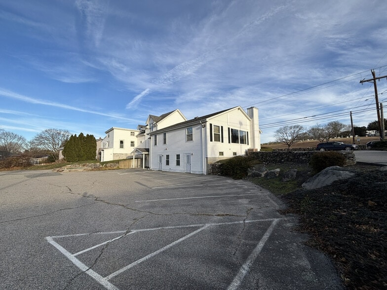 More Photos Of 651 Main Rd, Tiverton Office For Sale