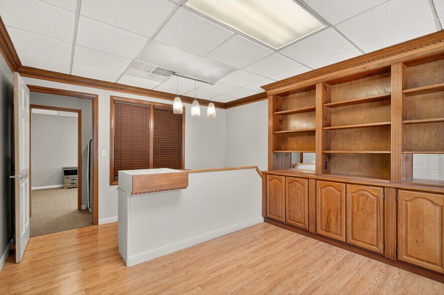 More Photos Of 638 Main St, Columbia Office For Sale