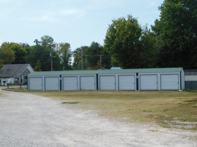 More Photos Of 413 415 417 419 Hackberry St, Paoli General Retail For Sale