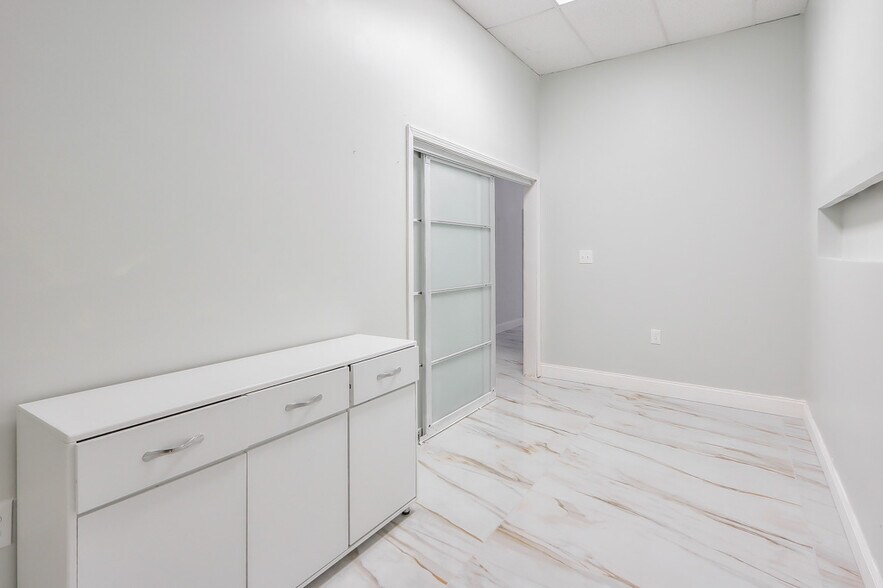 More Photos Of 5725 State Bridge Rd, Johns Creek Freestanding For Lease