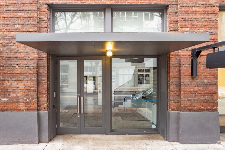 More Photos Of 904-916 NW Hoyt St, Portland Loft Creative Space For Lease