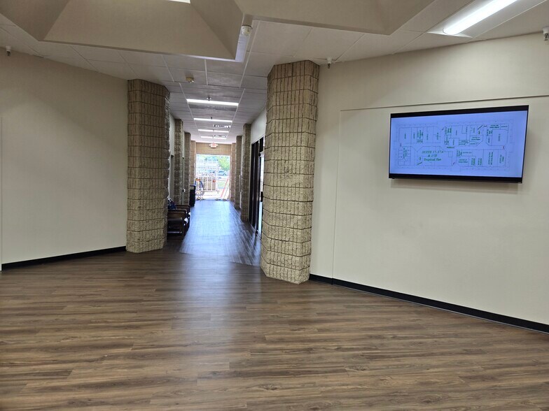 More Photos Of 705 Illinois Ave, Joplin Unknown For Lease