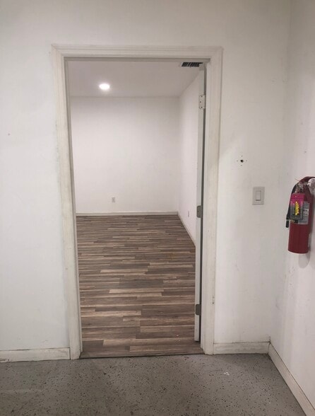 More Photos Of 2250 SW 30th Ave, Hallandale Warehouse For Lease