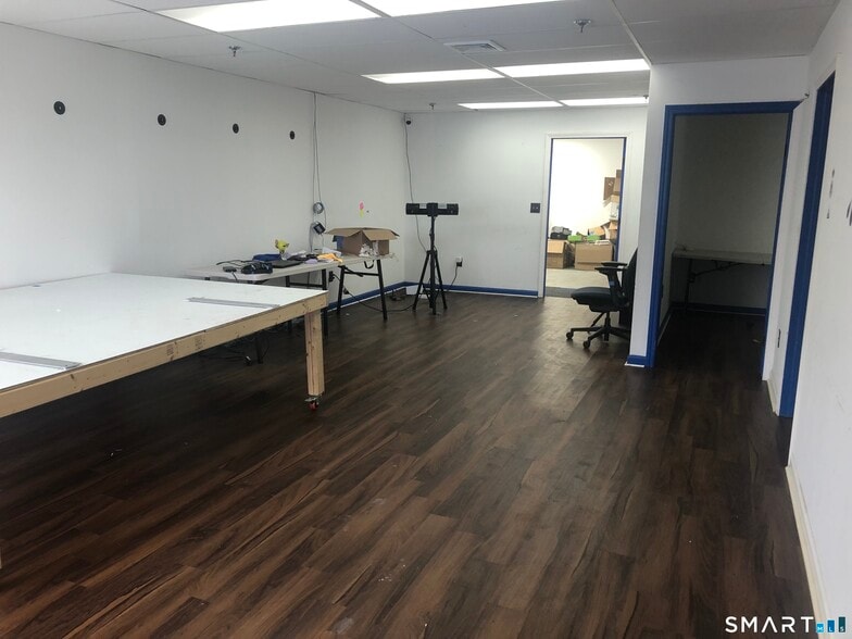 More Photos Of 400 Chapel Rd, South Windsor Light Manufacturing For Sale