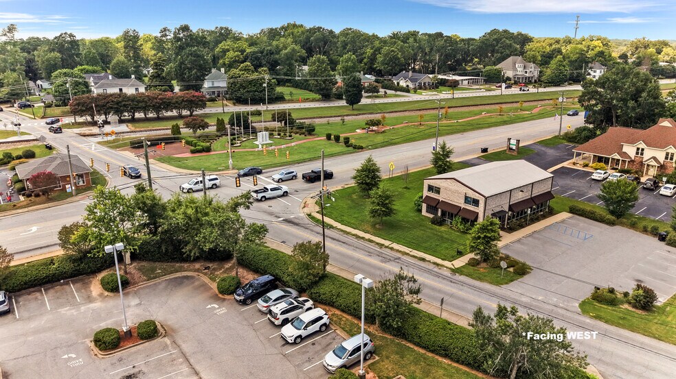 More Photos Of 414 W Fernwood Dr, Simpsonville General Retail For Sale