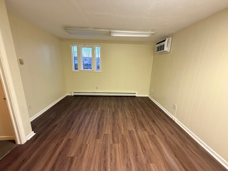 More Photos Of 1019 Farmington Ave, Bristol Office For Lease