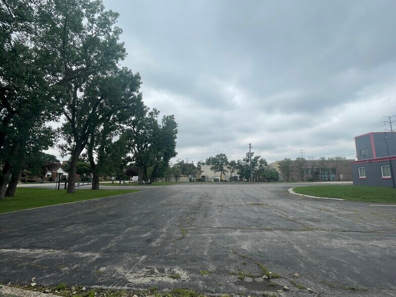 More Photos Of 2625 Gardner Rd, Broadview Warehouse For Lease