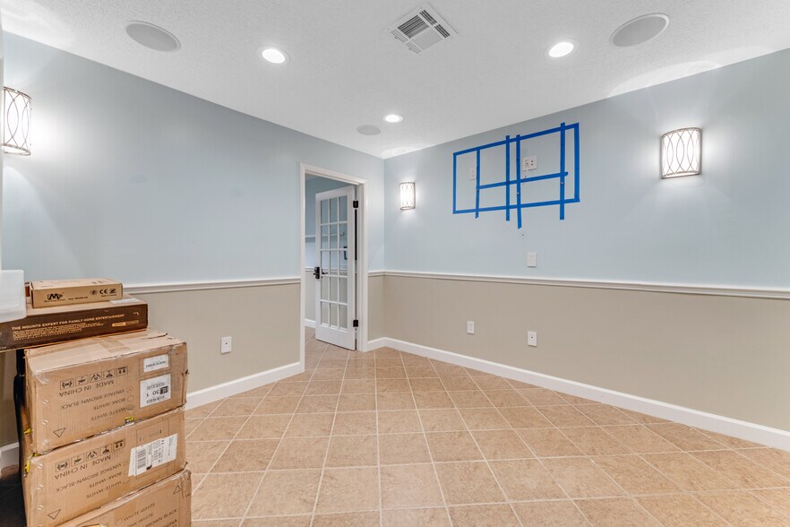 More Photos Of 555 W Granada Blvd, Ormond Beach Loft Creative Space For Sale