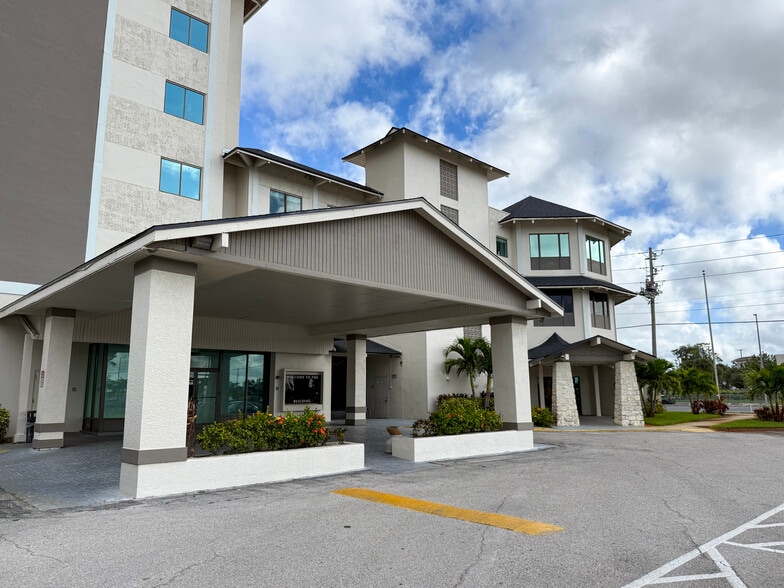 More Photos Of 2435-2437 US Highway 19, Holiday Office Residential For Lease