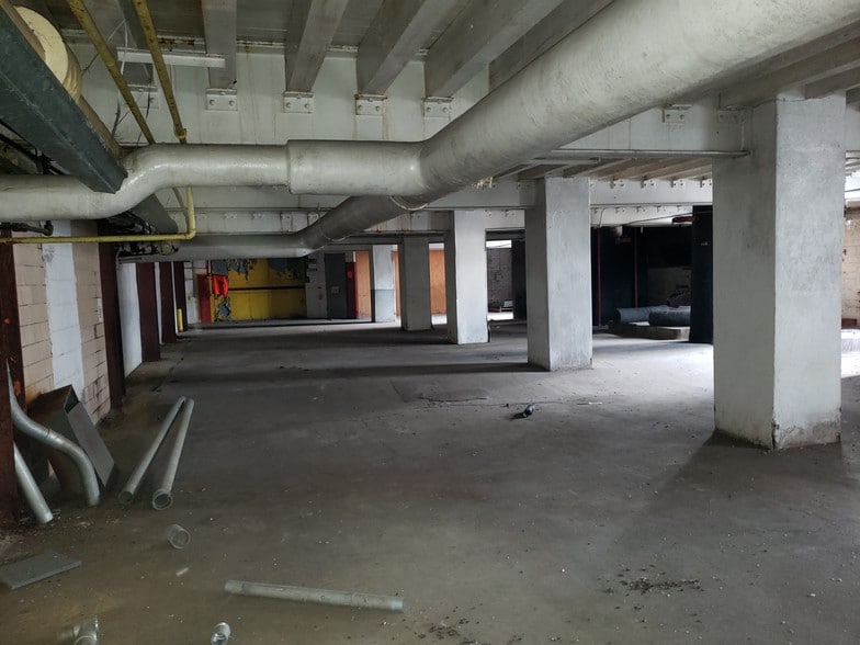 More Photos Of 14707 Dexter Ave, Detroit Warehouse For Sale