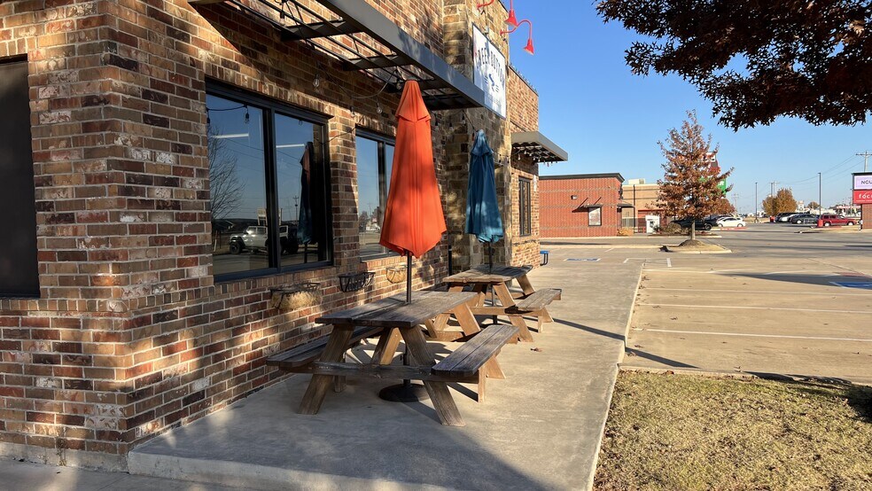 More Photos Of 1107 NW 32nd St, Newcastle Restaurant For Sale