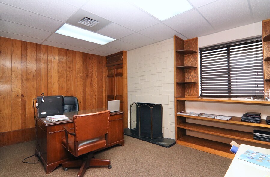 More Photos Of 1500-1516 Bedford St, Stamford Office For Sale