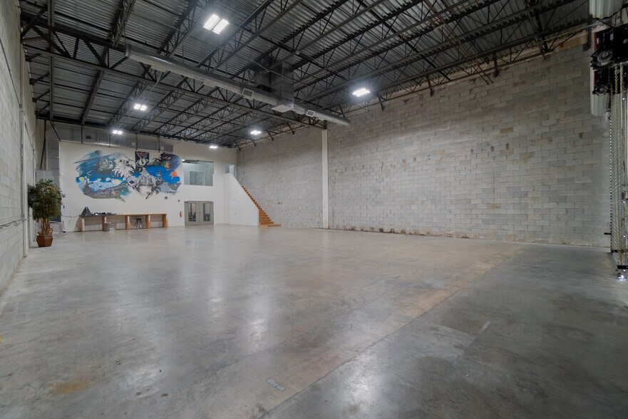 More Photos Of 679 NW Enterprise Dr, Port Saint Lucie Light Distribution For Sale
