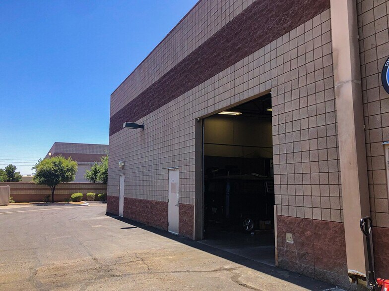 More Photos Of 925 N McQueen Rd, Gilbert Showroom For Lease