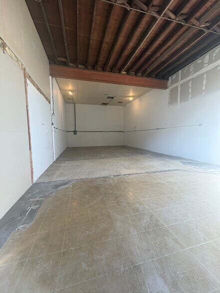 More Photos Of 126 San Antonio Cir, Mountain View Freestanding For Lease