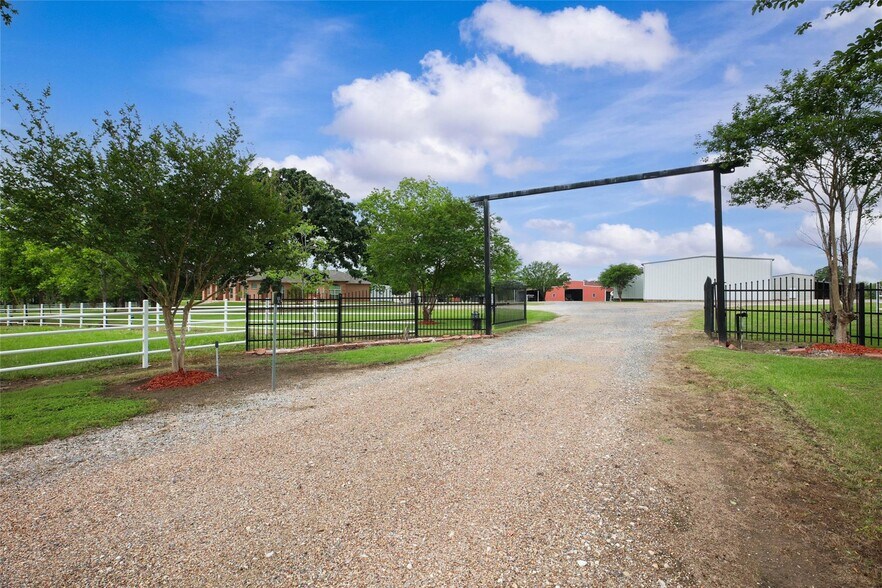 More Photos Of 128 Duke Rd, Bedias Land For Sale