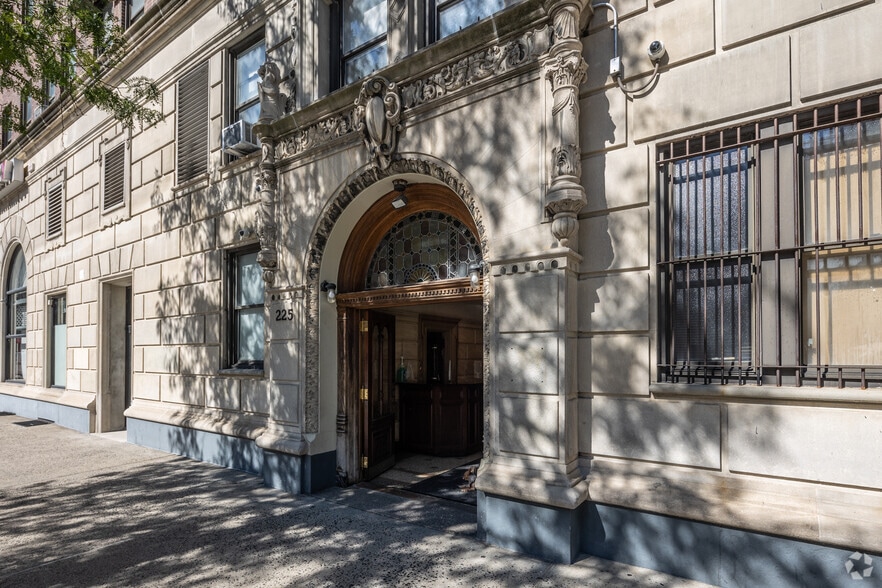 More Photos Of 2760-2764 Broadway, New York Apartments For Lease