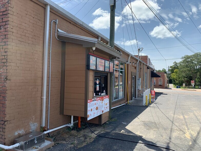 More Photos Of 120 N State St, Lyons Restaurant For Sale