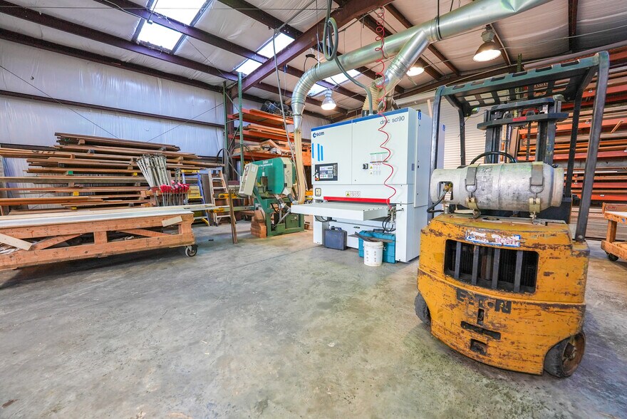 More Photos Of 7800 County Road 24, Fairhope Showroom For Sale