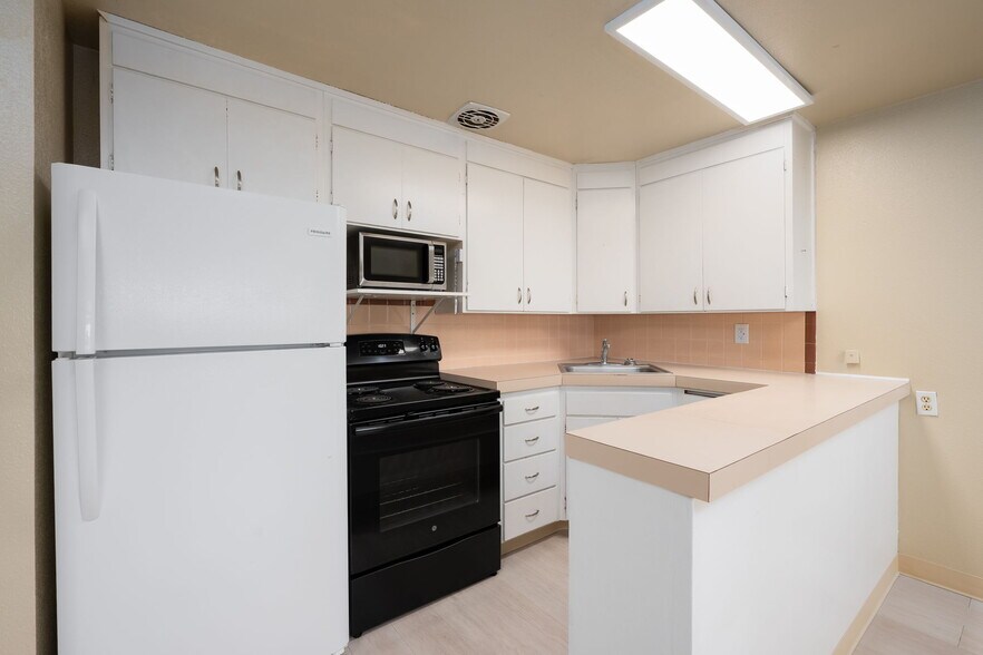 More Photos Of 7902 27th St W, University Place Apartments For Sale