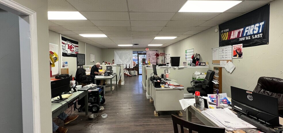 More Photos Of 1701 N Elm St, Denton Office For Sale