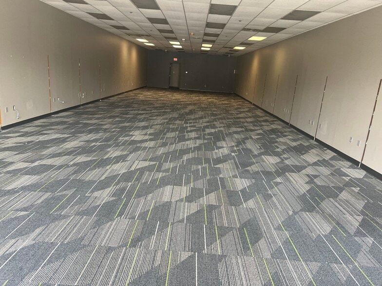 More Photos Of 1024 Kings Hwy, New Bedford Storefront For Lease