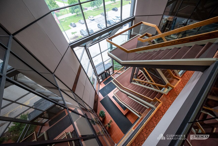 More Photos Of 26301 Curtiss Wright Pky, Richmond Heights Office For Lease