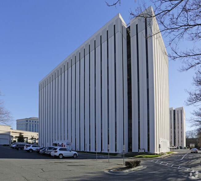 More Photos Of 5950 fairview Rd, Charlotte Office For Lease