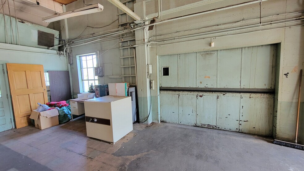 More Photos Of 385 King St, Hanover Warehouse For Lease