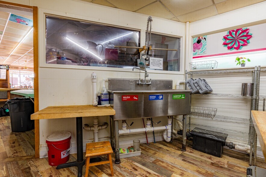 More Photos Of 105 N Main St, Hallettsville Restaurant For Sale