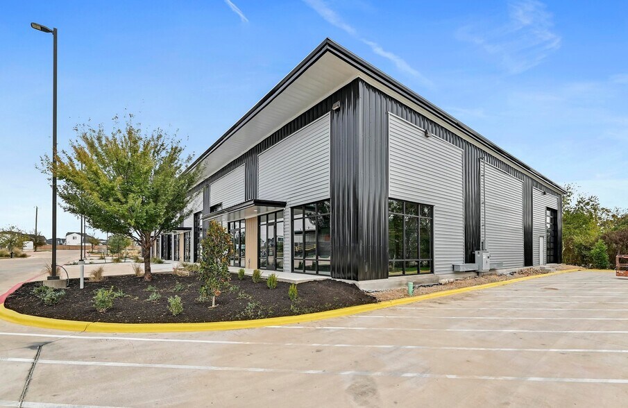 More Photos Of 300 Co Rd 199, Hutto Flex For Lease