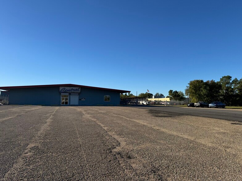 More Photos Of 7000 Greenwell Springs Rd, Baton Rouge Industrial For Sale