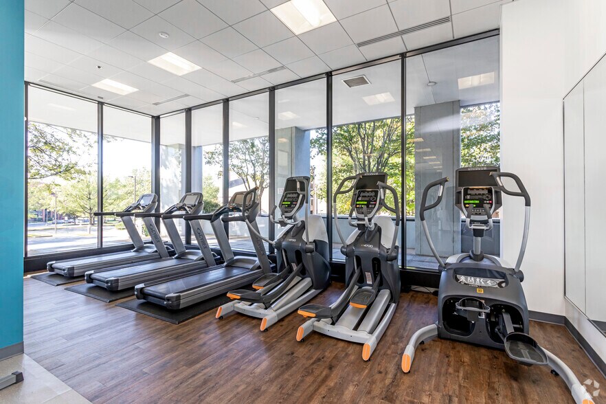 More Photos Of 8614 Westwood Center Dr, Vienna Office For Lease