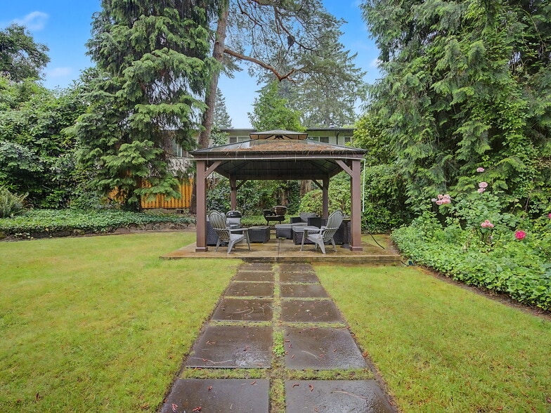More Photos Of 10423 SE 23RD Ave, Portland Medical For Sale