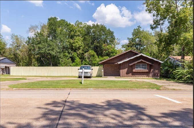 More Photos Of 806 Pershing Ave, Lufkin Daycare Center For Sale