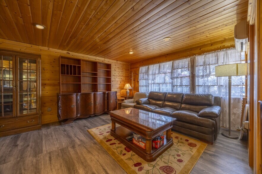 More Photos Of 815 Main Ave, Tillamook Hotel For Sale