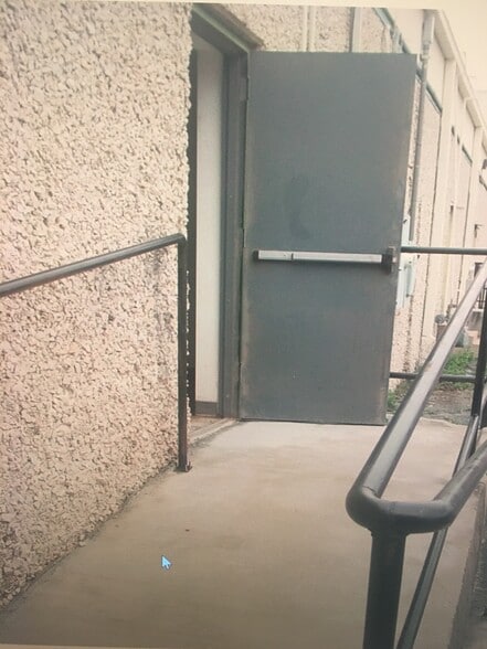 More Photos Of 803-819 W Pipeline Rd, Hurst Unknown For Lease