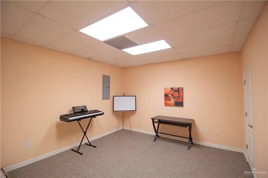 More Photos Of 3516 Buddy Owens Ave, McAllen Office For Sale