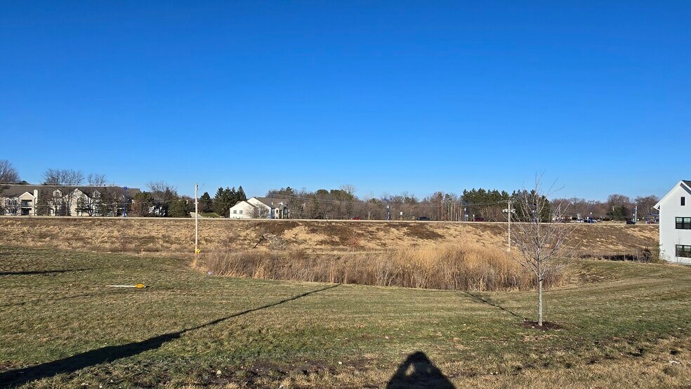 More Photos Of 147 West End Cir, Verona Freestanding For Lease