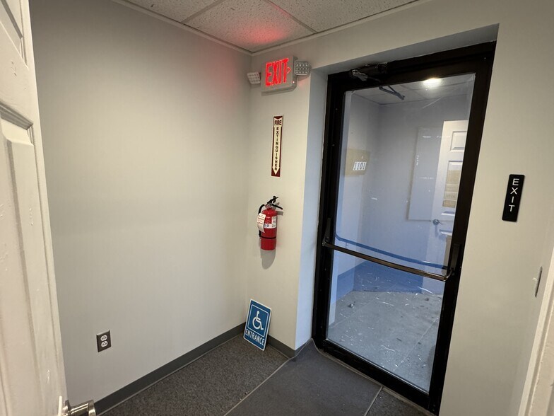 More Photos Of 1101 5th Ave, Coraopolis Office For Sale