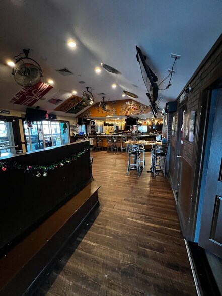 More Photos Of 910 Union Ave, Union Beach Restaurant For Sale