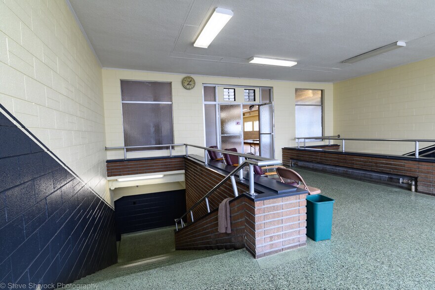 More Photos Of 411 S Main St, Hillsboro Specialty For Sale