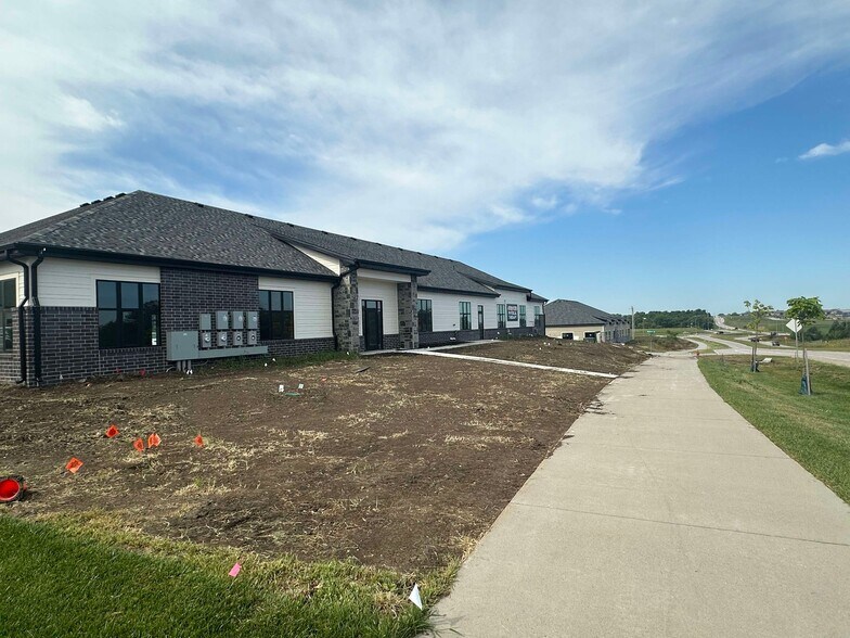 More Photos Of 8500 Mohave Dr, Lincoln Office For Sale