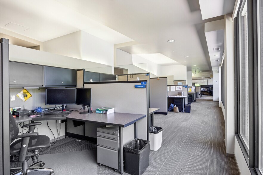 More Photos Of 10245-10255 Old Columbia Rd, Columbia Office For Sale