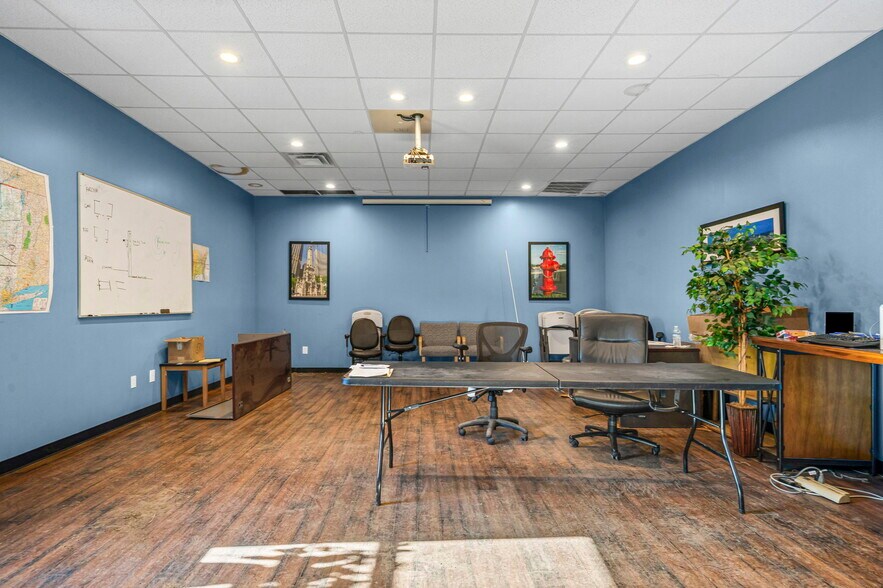 More Photos Of 8 Northway Ln, Latham Industrial For Lease